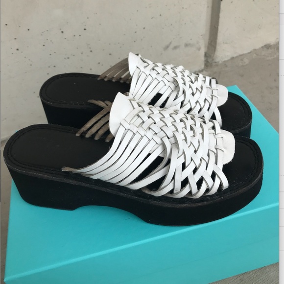 Spice Island Shoes - 90s Vintage Platform Leather Sandals